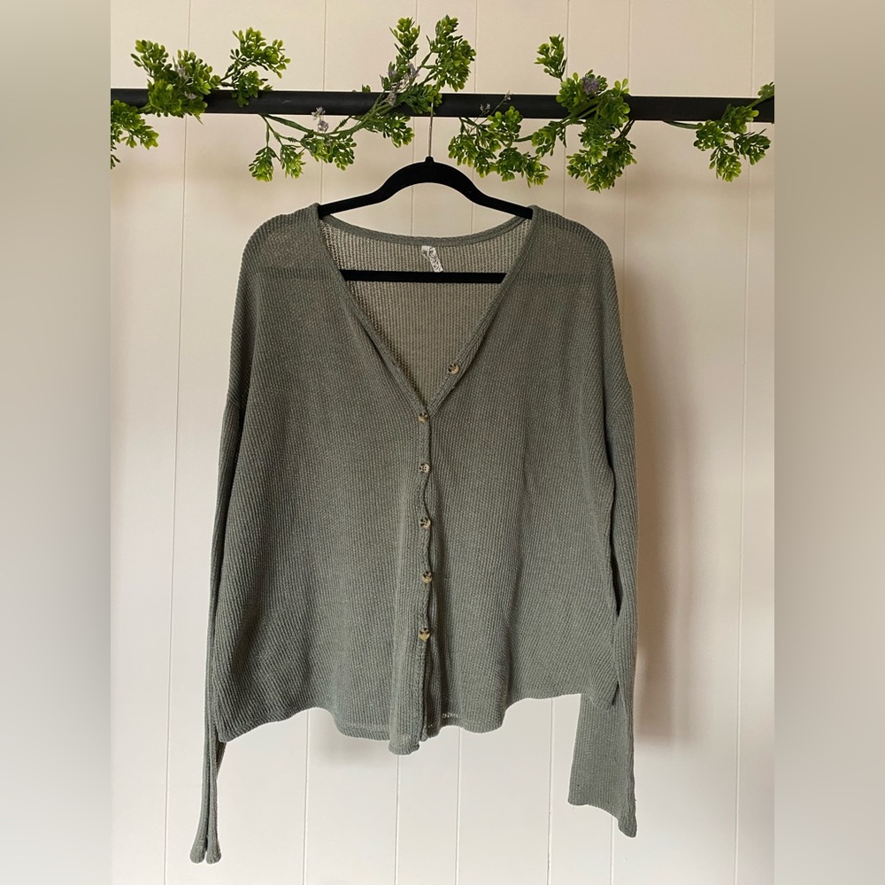 Women’s Green Mudd Button Up Shirt